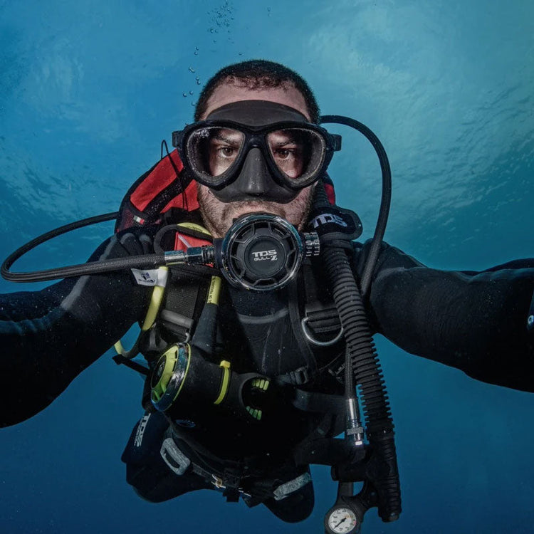 Reguladores e instrumentos de buceo